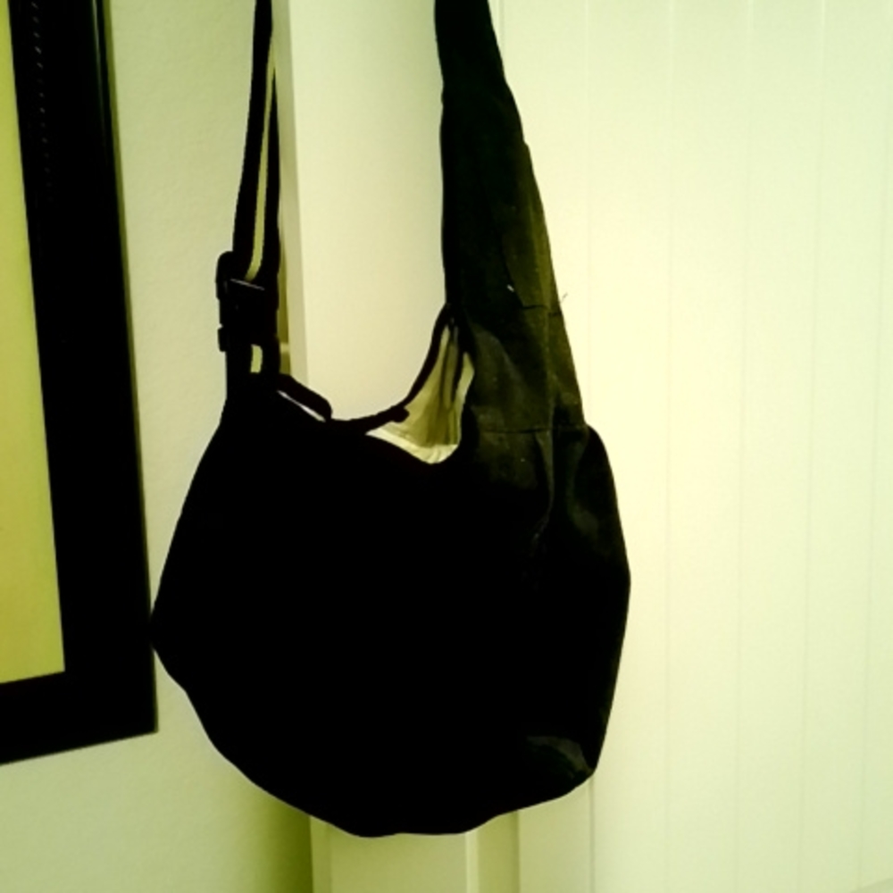 No Brand small dog carry bag. Black denim like beige lining on the inside.